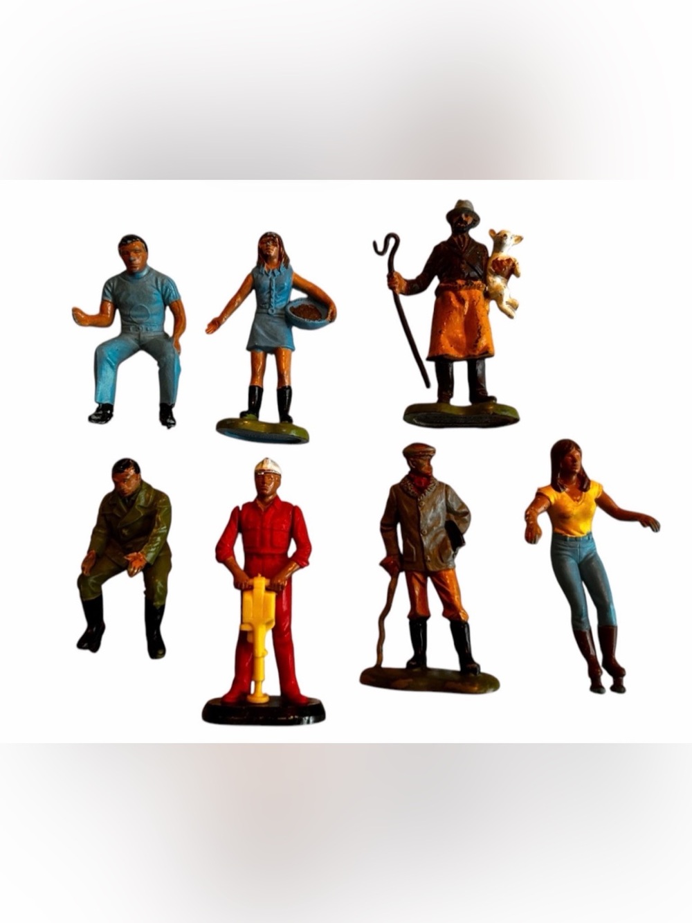 1:32 Britains Herald - 7 Farm People - Painted 54mm Plastic 1.5โ